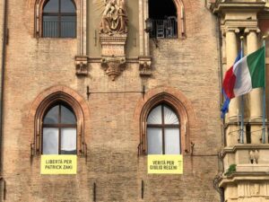 Libertà per Patrick Zaky, striscione su Comune Bologna